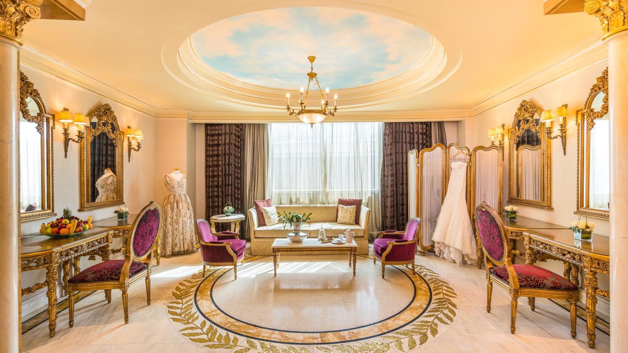 โรงแรมโมเวนพิค อัล โคบาร์ อัลโคห์บาร์ ภายนอก รูปภาพ The dressing room of the Presidential Suite