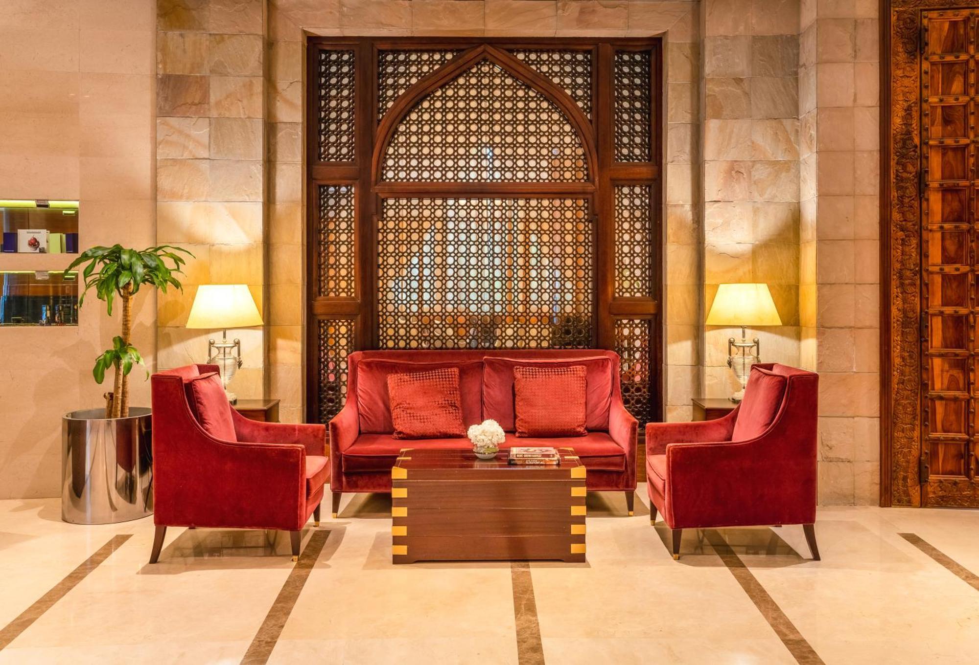 โรงแรมโมเวนพิค อัล โคบาร์ อัลโคห์บาร์ ภายนอก รูปภาพ The lobby of the hotel