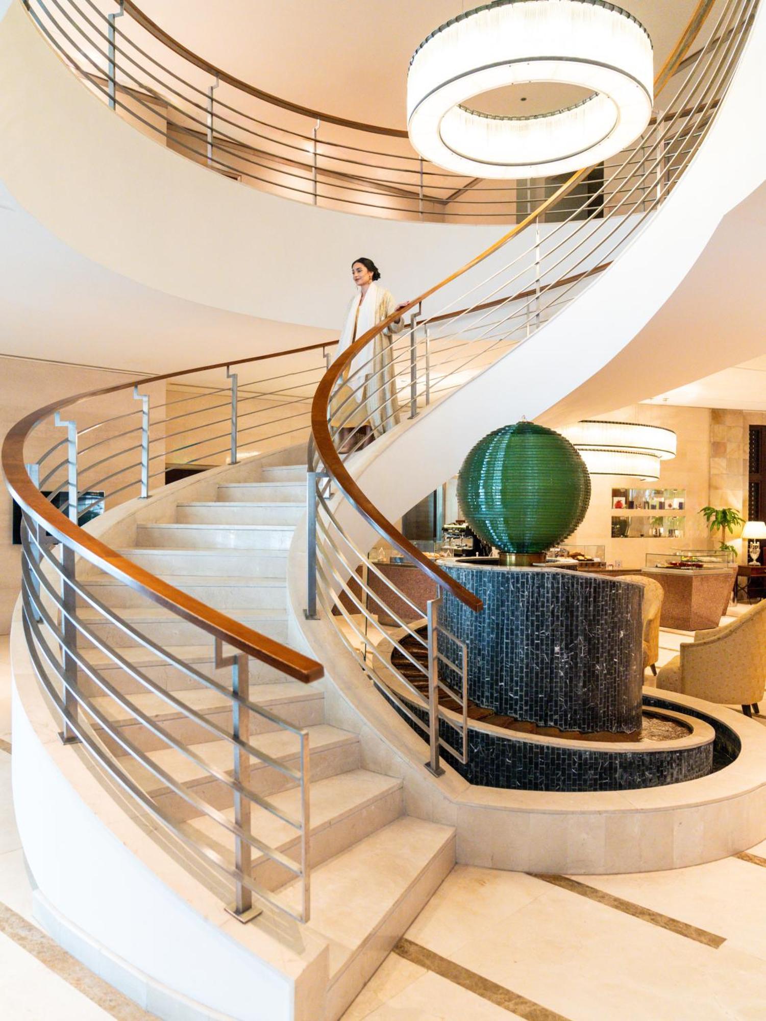 โรงแรมโมเวนพิค อัล โคบาร์ อัลโคห์บาร์ ภายนอก รูปภาพ The lobby of the hotel