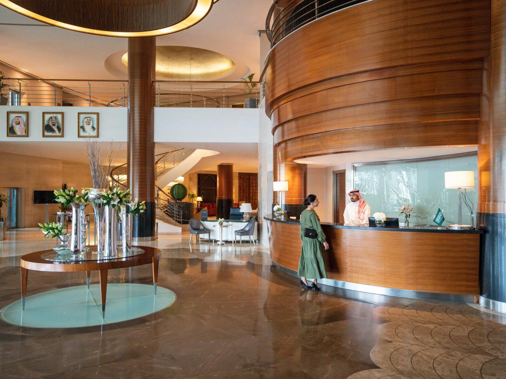 โรงแรมโมเวนพิค อัล โคบาร์ อัลโคห์บาร์ ภายนอก รูปภาพ Lobby