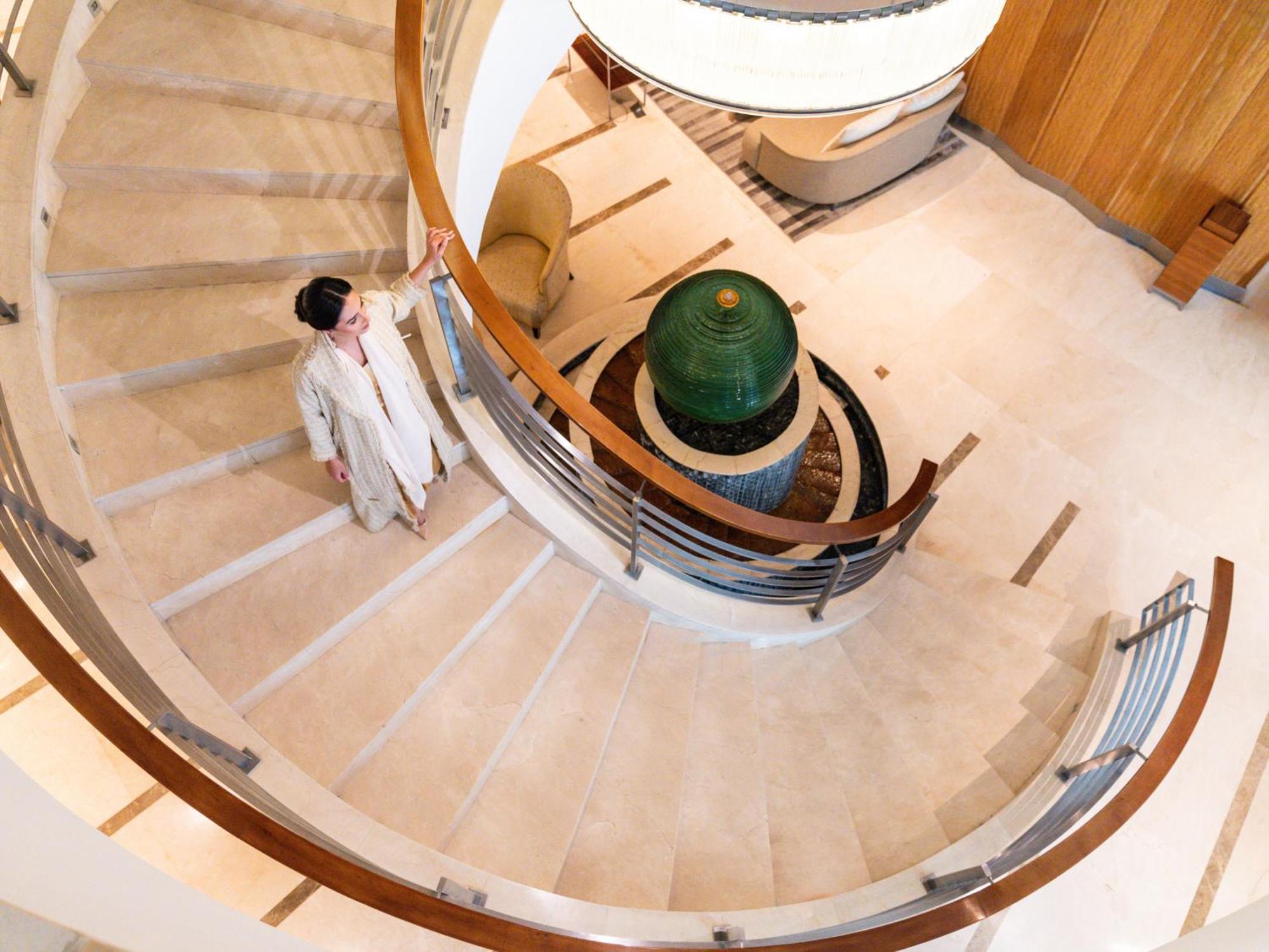 โรงแรมโมเวนพิค อัล โคบาร์ อัลโคห์บาร์ ภายนอก รูปภาพ The spiral staircase