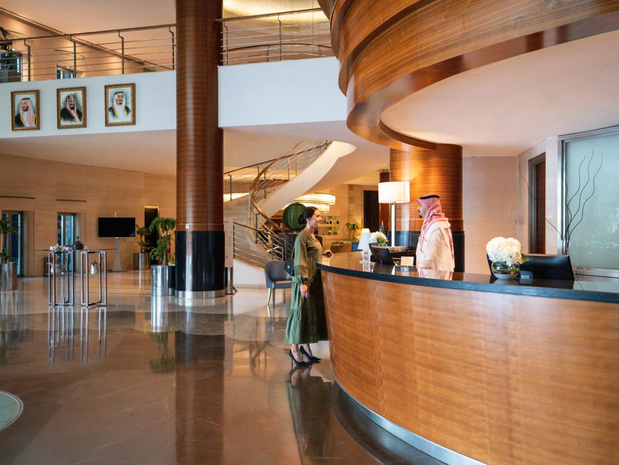 โรงแรมโมเวนพิค อัล โคบาร์ อัลโคห์บาร์ ภายนอก รูปภาพ Lobby