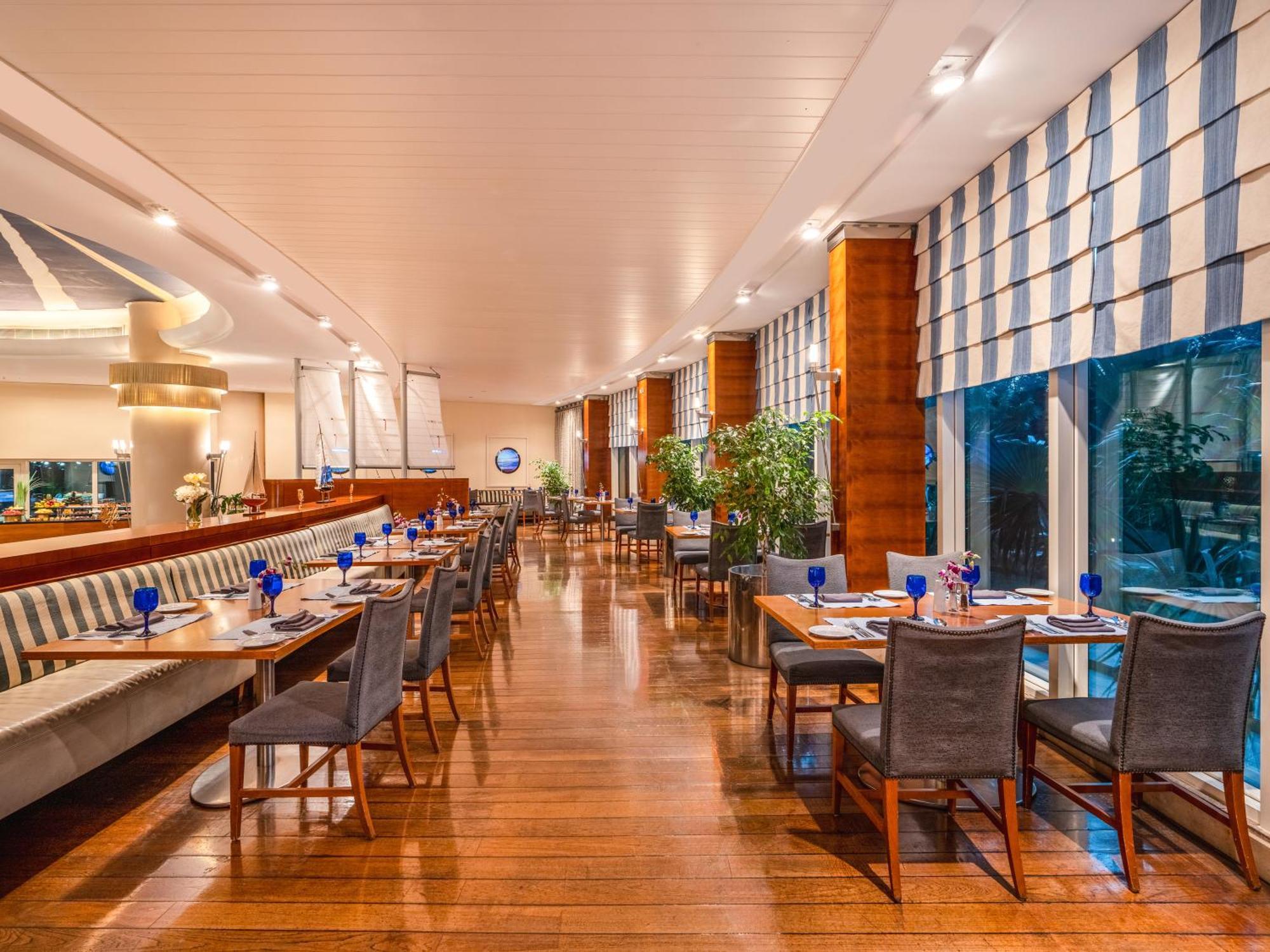 โรงแรมโมเวนพิค อัล โคบาร์ อัลโคห์บาร์ ภายนอก รูปภาพ The restaurant