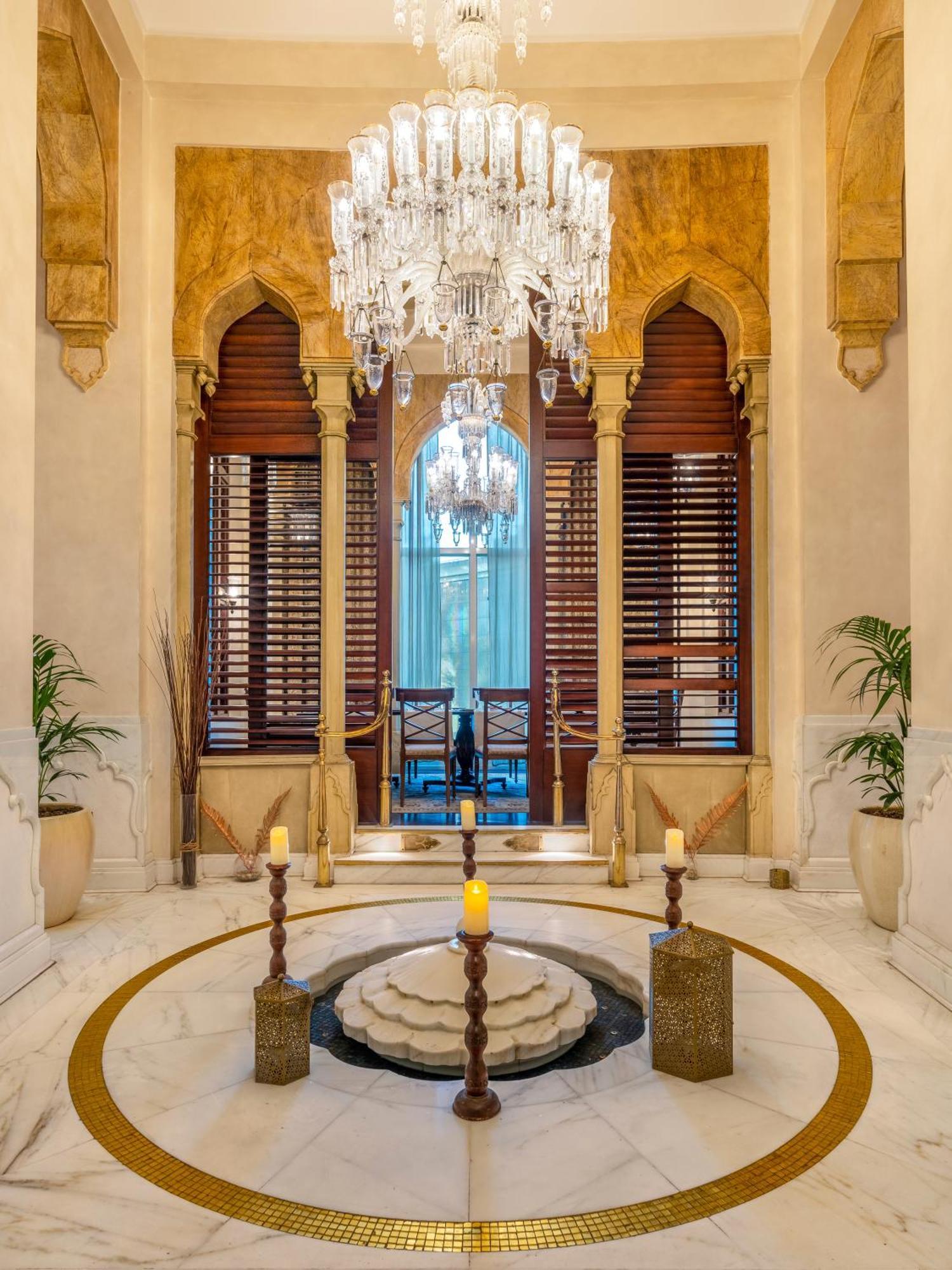 โรงแรมโมเวนพิค อัล โคบาร์ อัลโคห์บาร์ ภายนอก รูปภาพ The lobby of the hotel