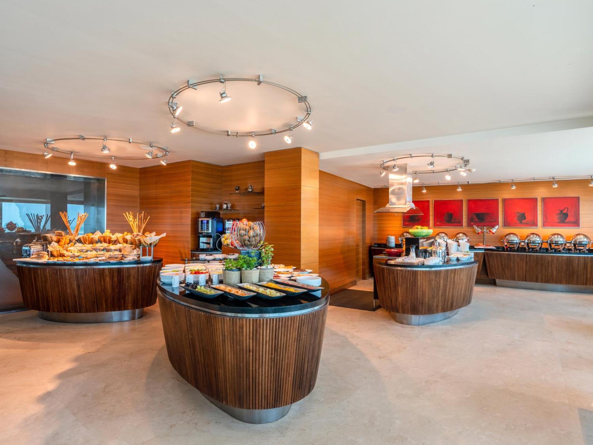 โรงแรมโมเวนพิค อัล โคบาร์ อัลโคห์บาร์ ภายนอก รูปภาพ The lounge at the airport