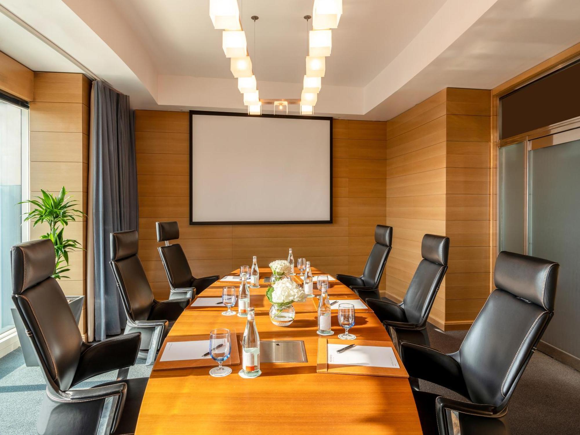 โรงแรมโมเวนพิค อัล โคบาร์ อัลโคห์บาร์ ภายนอก รูปภาพ Meeting room