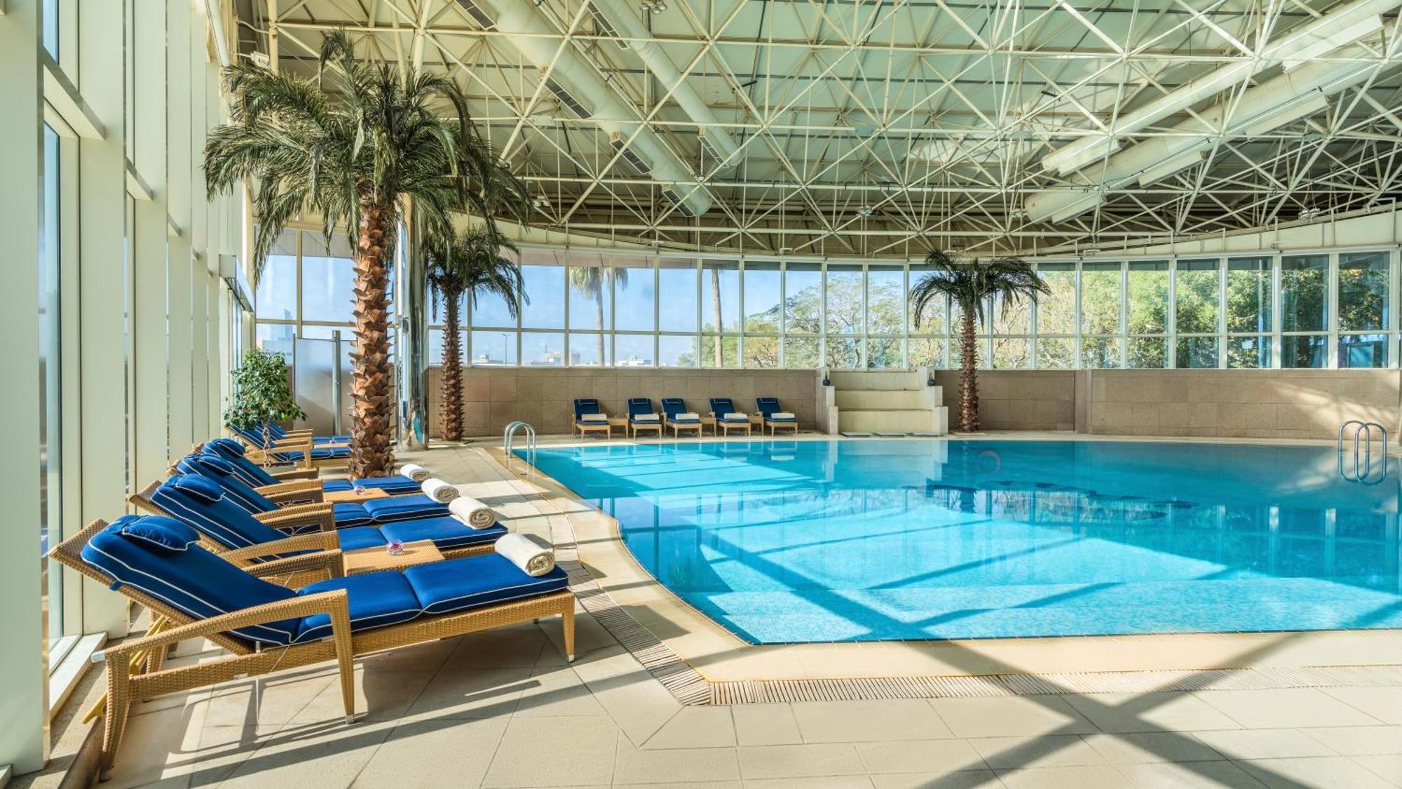 โรงแรมโมเวนพิค อัล โคบาร์ อัลโคห์บาร์ ภายนอก รูปภาพ The swimming pool at the hotel