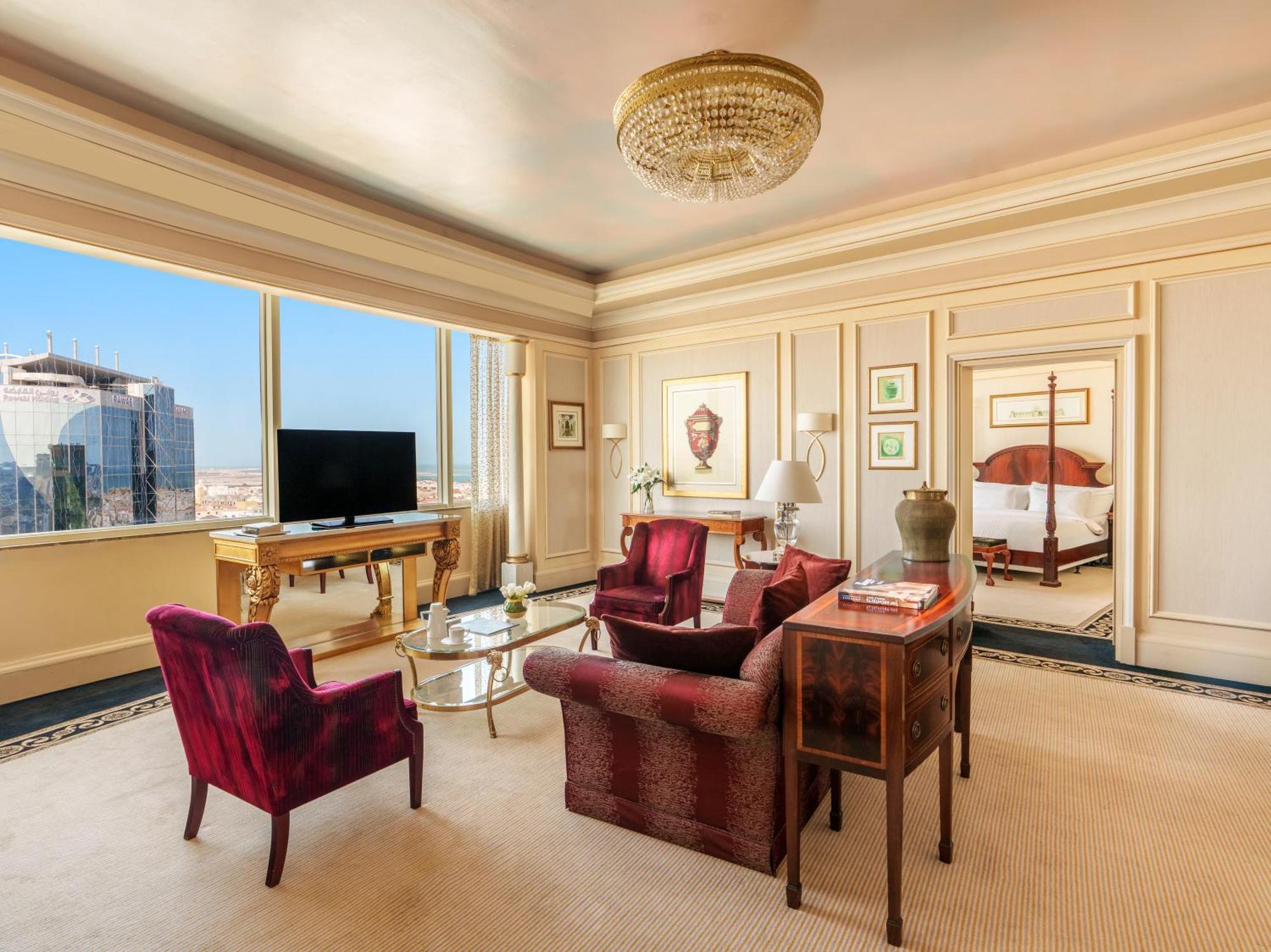 โรงแรมโมเวนพิค อัล โคบาร์ อัลโคห์บาร์ ภายนอก รูปภาพ A suite at the Jumeirah Emirates Towers Hotel