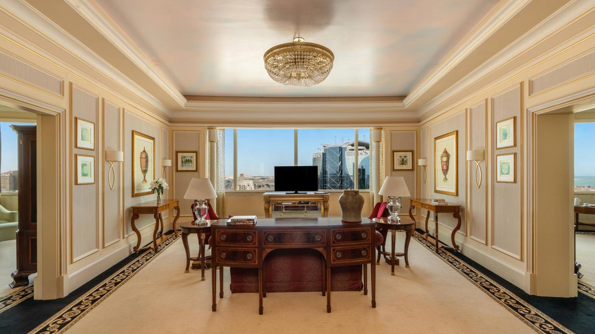 โรงแรมโมเวนพิค อัล โคบาร์ อัลโคห์บาร์ ภายนอก รูปภาพ The study of a Presidential Suite