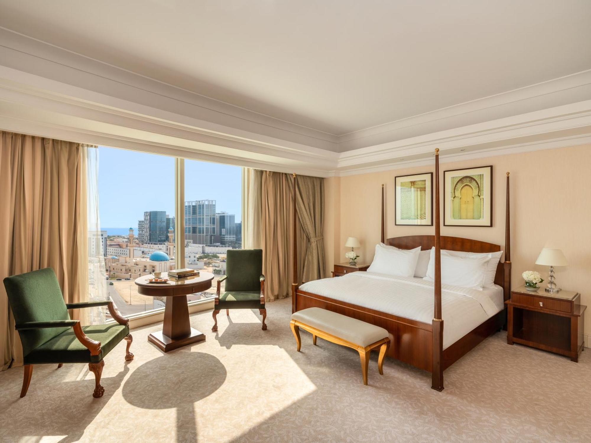 โรงแรมโมเวนพิค อัล โคบาร์ อัลโคห์บาร์ ภายนอก รูปภาพ A bedroom at the hotel