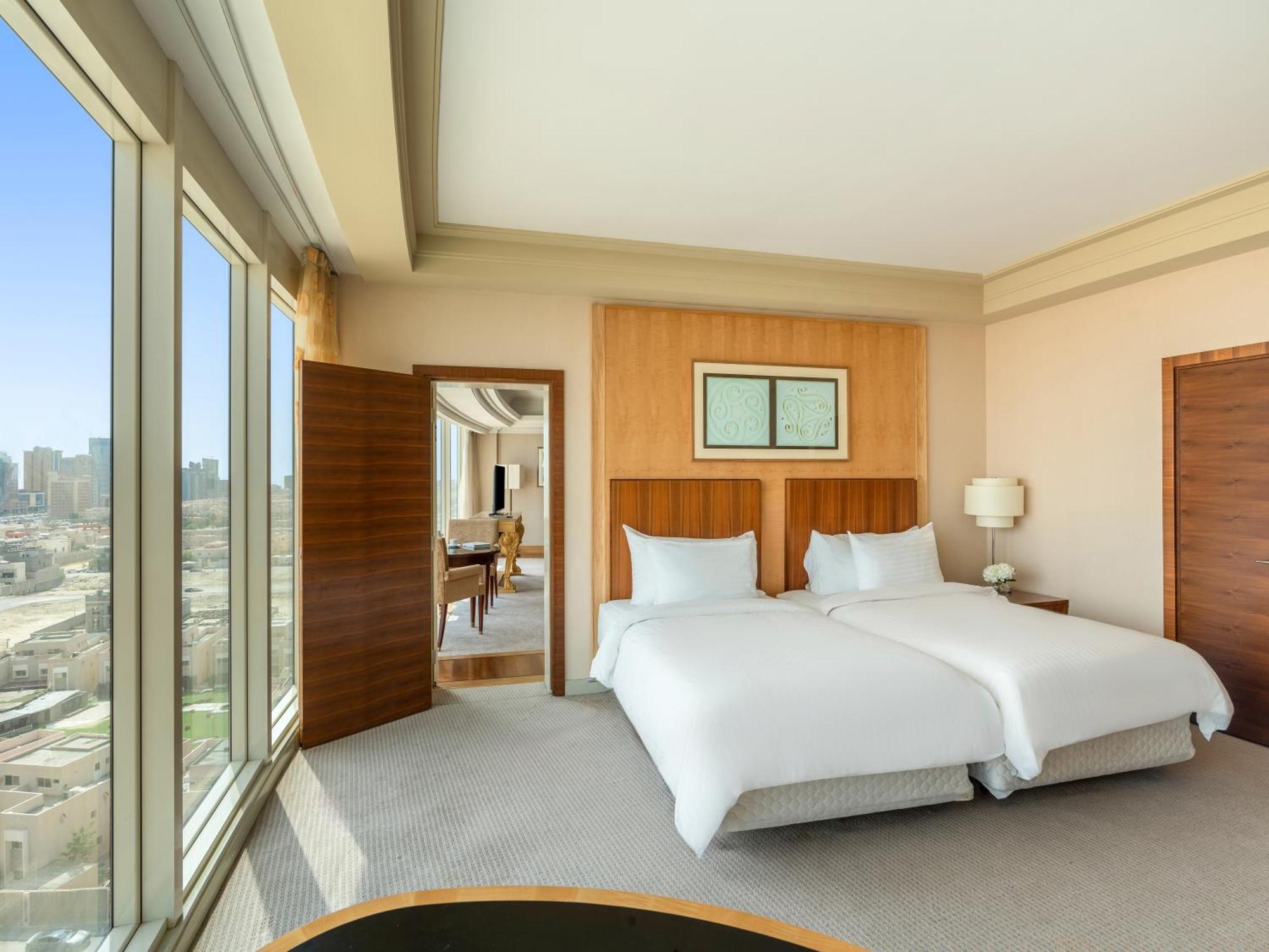 โรงแรมโมเวนพิค อัล โคบาร์ อัลโคห์บาร์ ภายนอก รูปภาพ A bedroom at the hotel