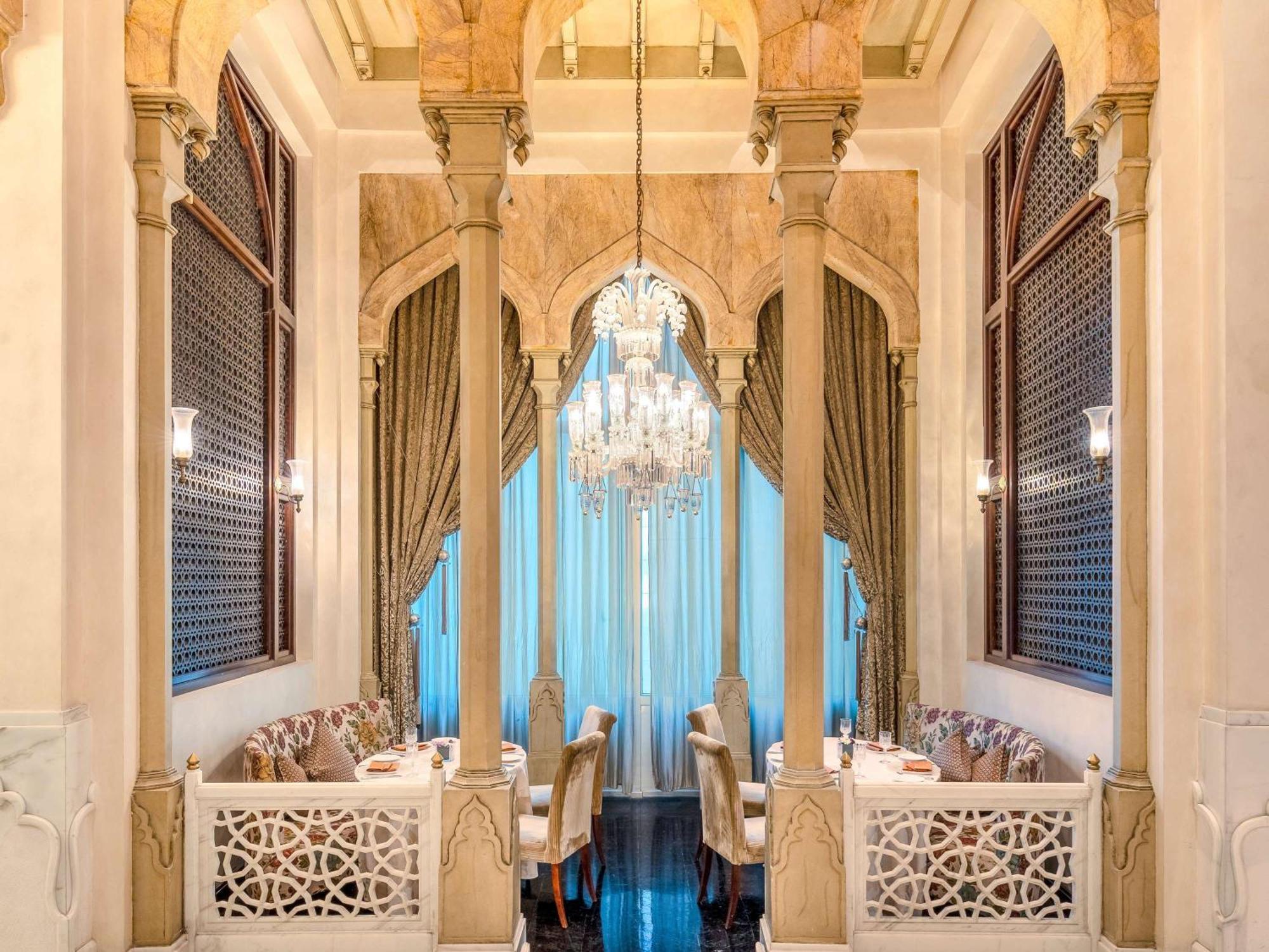โรงแรมโมเวนพิค อัล โคบาร์ อัลโคห์บาร์ ภายนอก รูปภาพ The restaurant