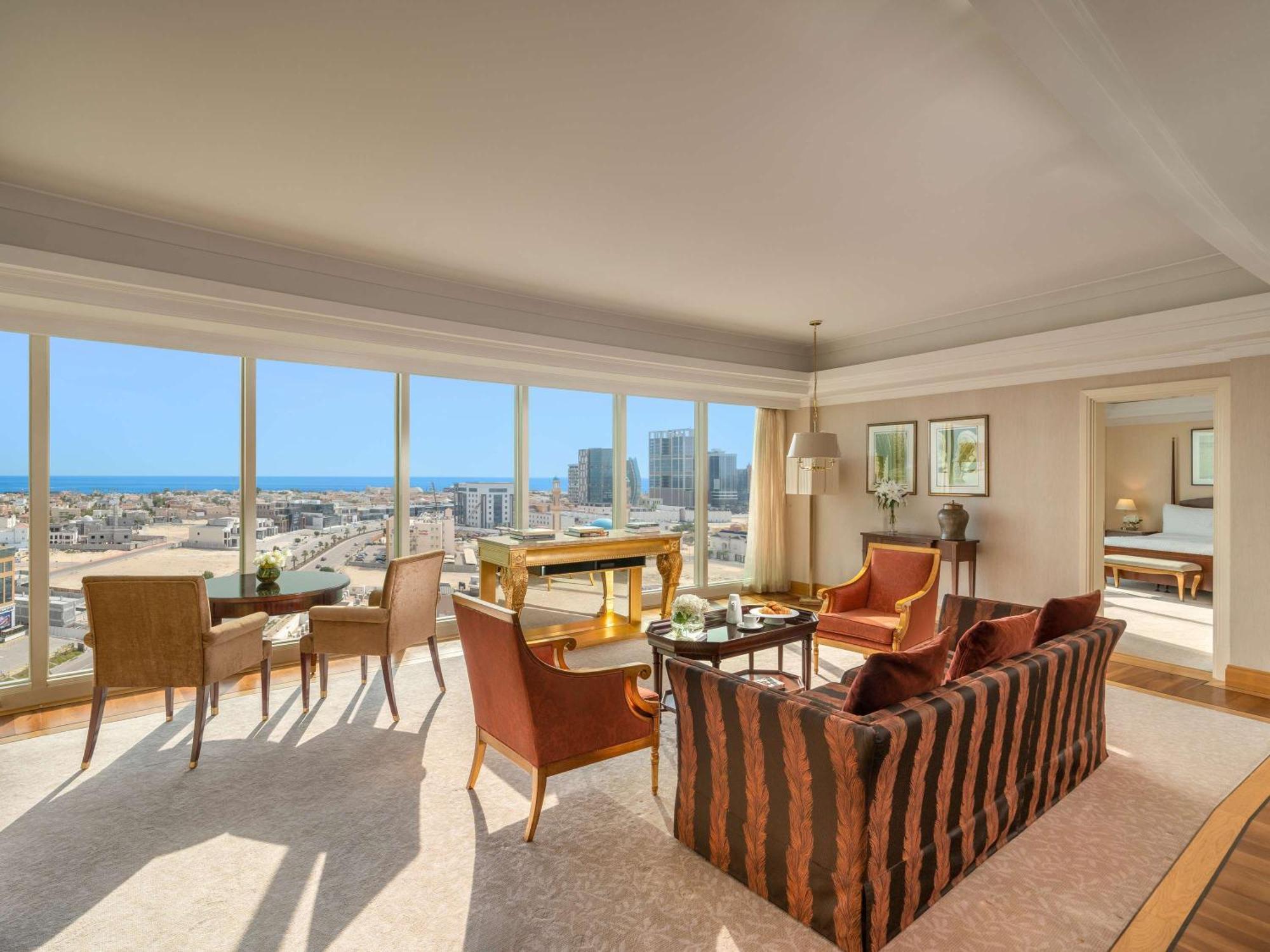 โรงแรมโมเวนพิค อัล โคบาร์ อัลโคห์บาร์ ภายนอก รูปภาพ A living room at the Four Seasons